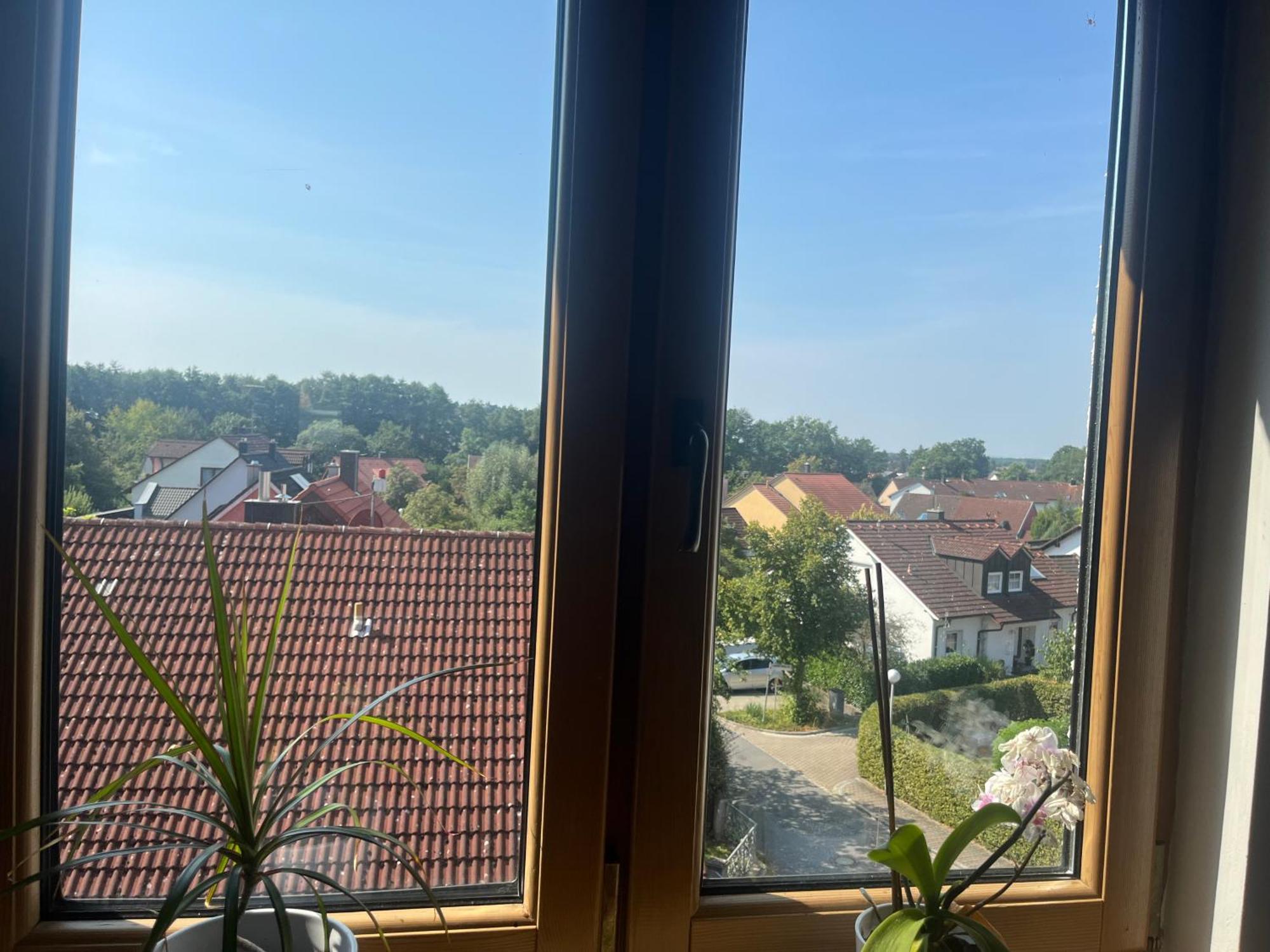 Sonniges Dachzimmer Feucht Exterior foto