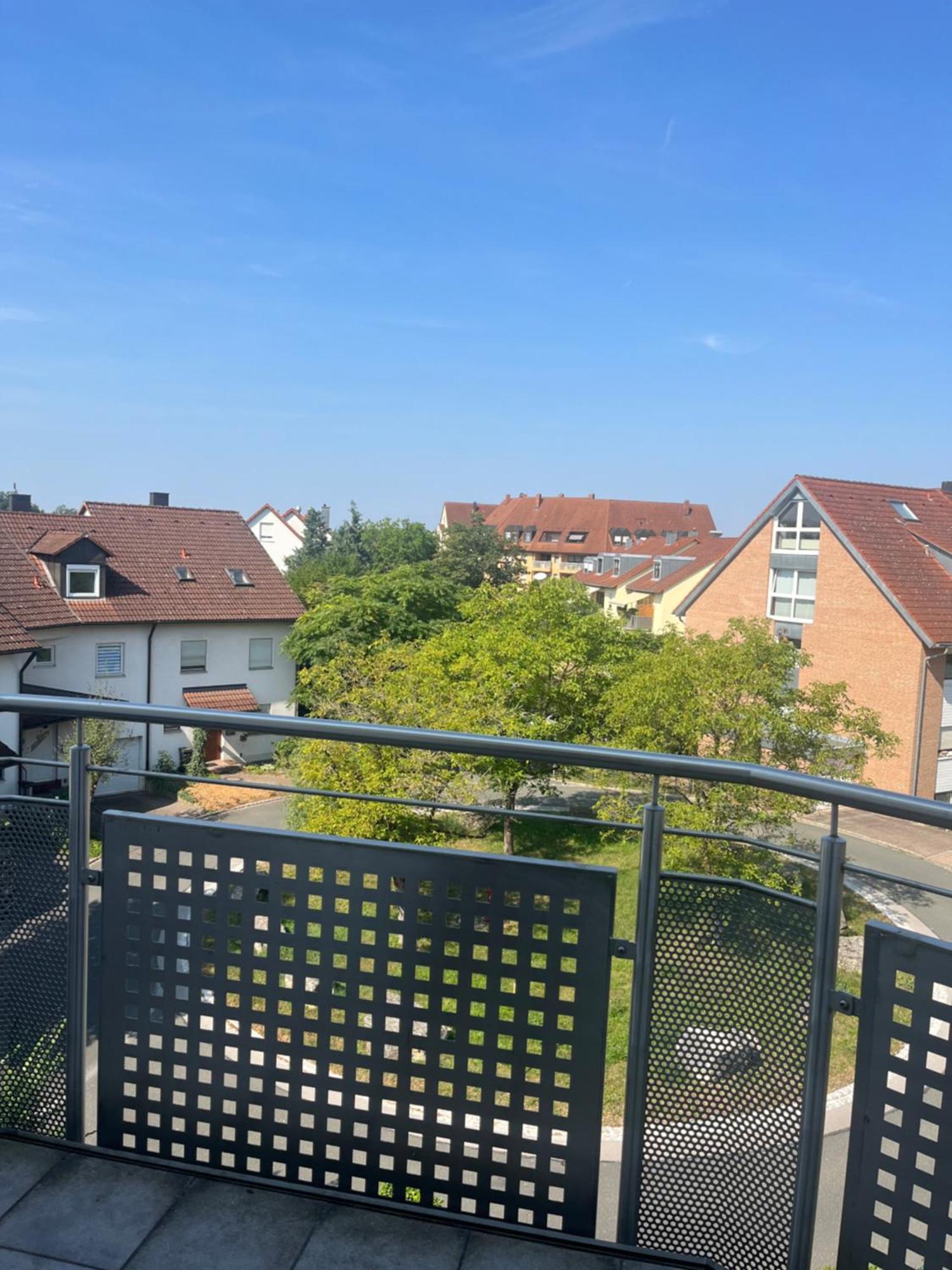 Sonniges Dachzimmer Feucht Exterior foto