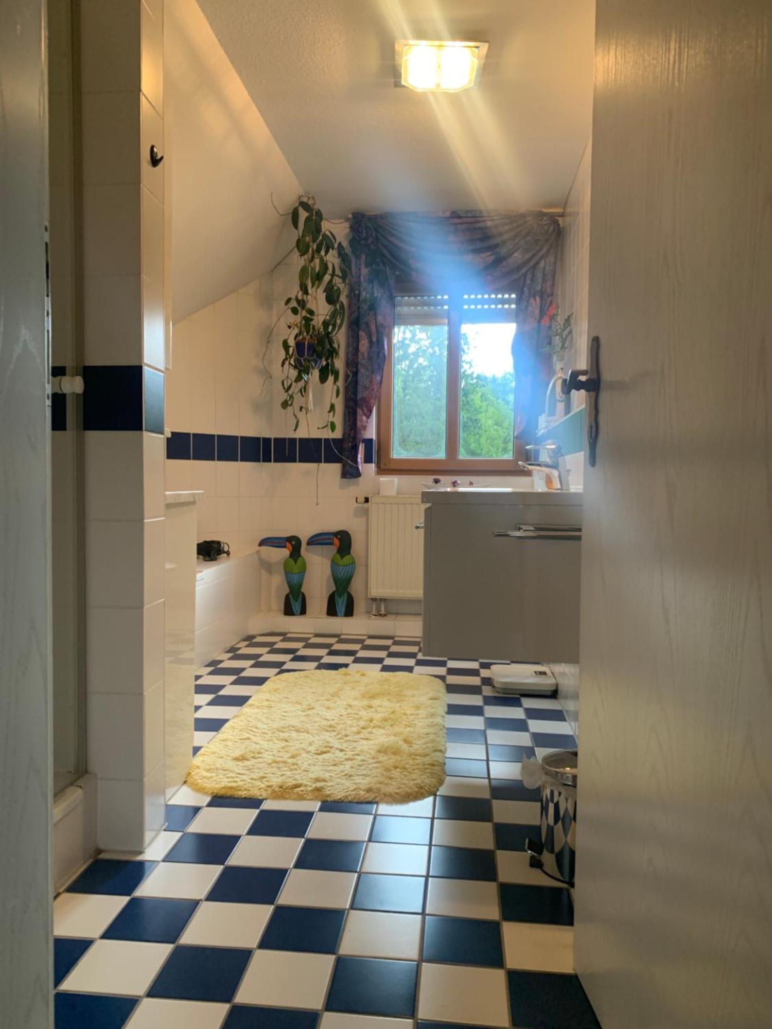 Sonniges Dachzimmer Feucht Exterior foto